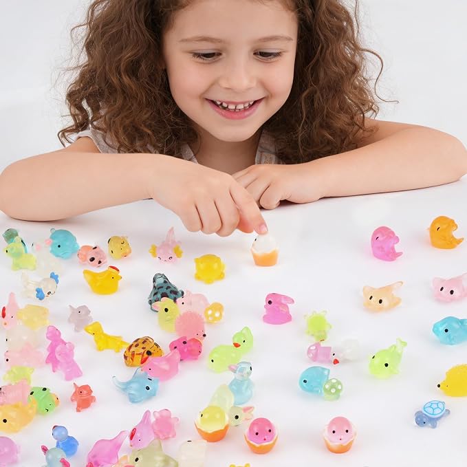 100Pcs Luminous Mini Resin Animals Bulk, 20 Styles Glow in The Dark Plastic Tiny Animals Figures for Fairy Garden, Dollhouse, Aquarium, Party Favors & Home Decor Crafts