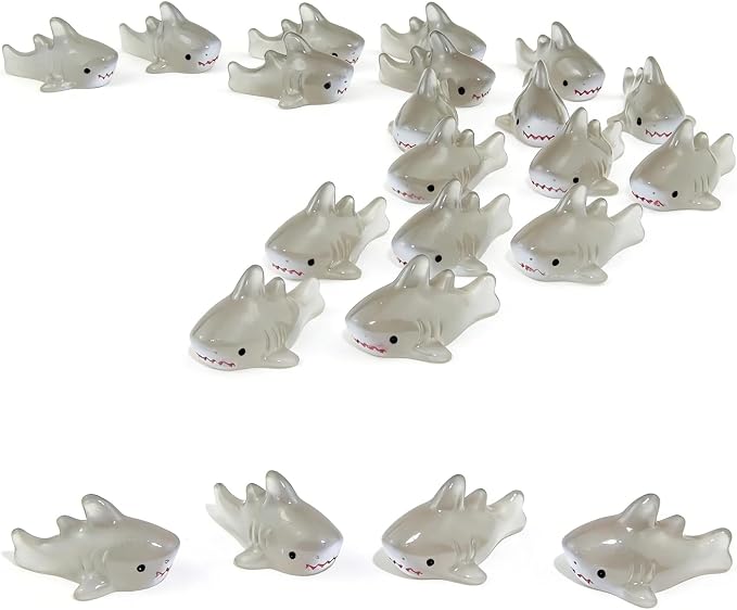 18Pcs Great White Shark Resin Statue, Mini Sharks for Terrarium Decor, Garden Landscapes, Moss Scenes, Desk Miniatures, Whale Shark Decor Resin Art, Miniature Animal Figure Collectible