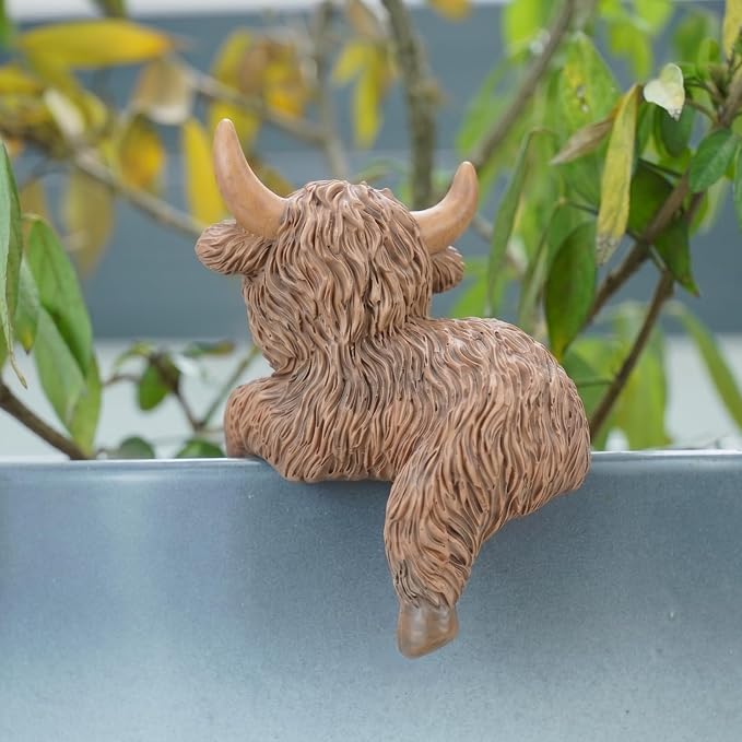 Highland Cow Statue Plant Pot Hugger