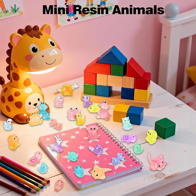 QUMMFA 100 Pcs Mini Resin Animals Glow in The Dark Tiny Ducks to Hide, Luminous Small Animal Figurines Bulk for Aquarium Decorations, Various Animals with a Storage Box, Fairy Garden Accessories