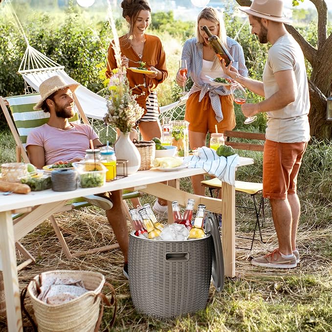 Tangkula 9.5 Gal Cooler Bar Table, Patio Wicker Ice Cool Bar Table, Outdoor Rattan Bar Table with Ice Bucket, Ice Bucket with Side Handles & Lid, Beer & Wine Cooler for Party, Poolside, Deck, Yard