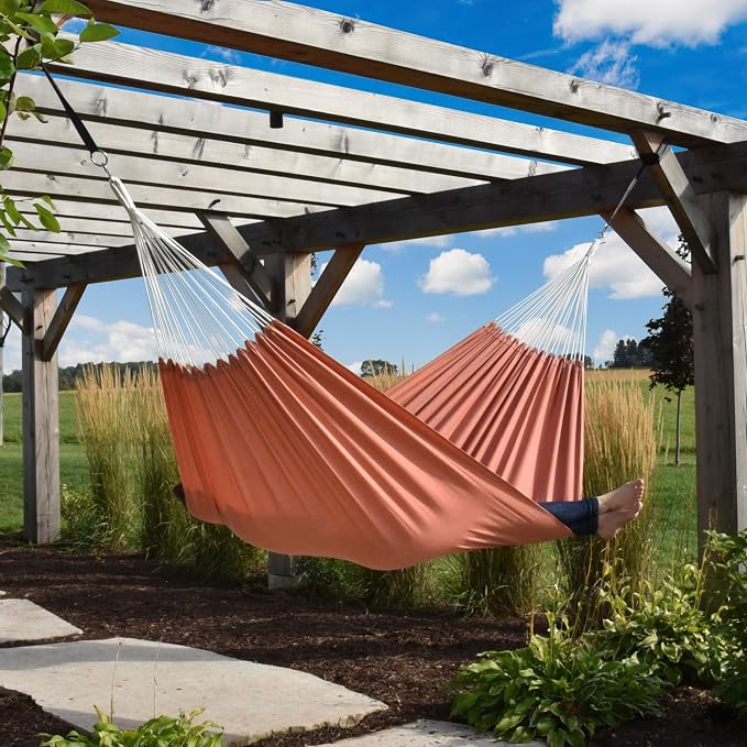 Vivere Double Brazilian Fade and Weather-Resistant Hammock (Coral)